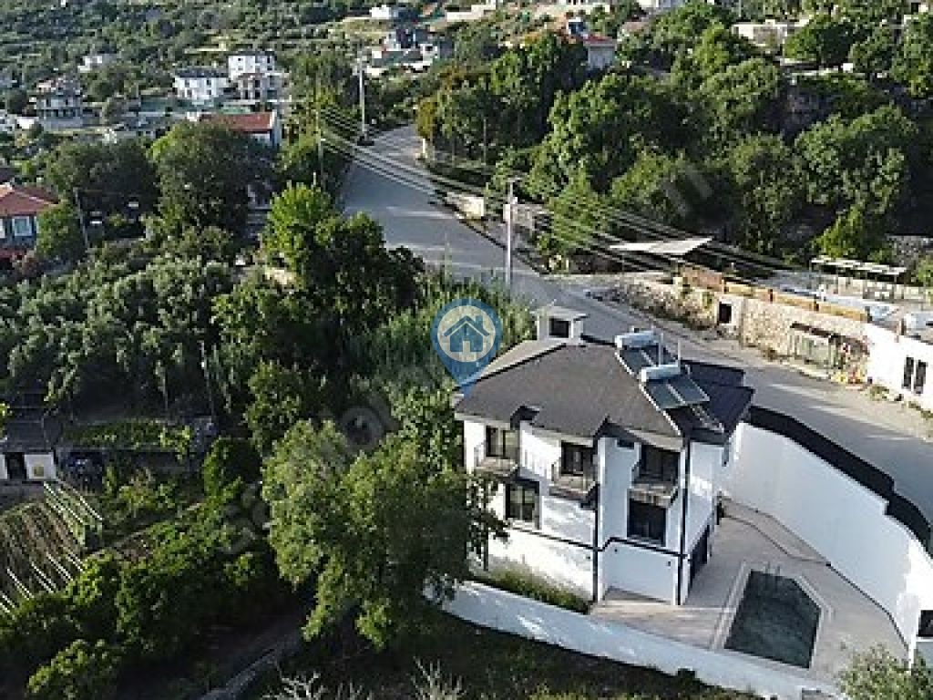 MARMARİS SÖĞÜT KÖYÜNDE DENİZ MANZARALI VİLLA