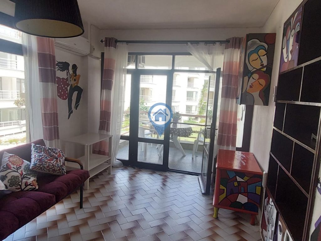 DENIZE SIFIR ÖZEL PLAJI OLAN SITE İÇERISINDE SATILIK 1+1 DAIRE