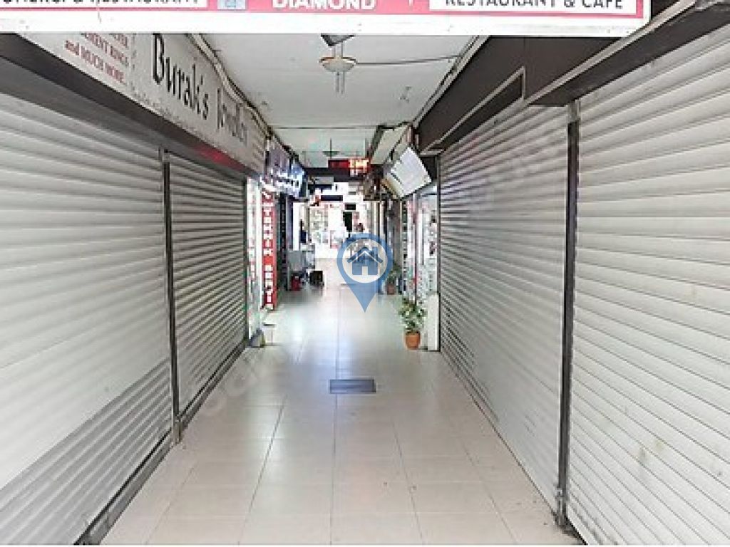 SU EMLAK MERKEZDE PASAJ İÇİ SATILIK ASMA KATLI DÜKKAN