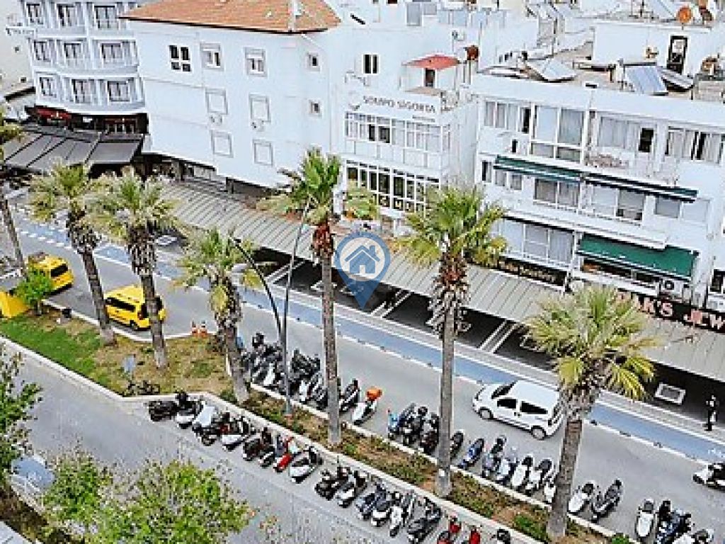 SU EMLAK MERKEZDE PASAJ İÇİ SATILIK ASMA KATLI DÜKKAN