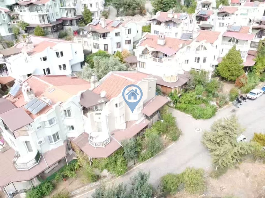 ORMAN TEKNIKER SITESINDE KÖŞE KONUM ÖNÜ AÇIK SATILIK EV