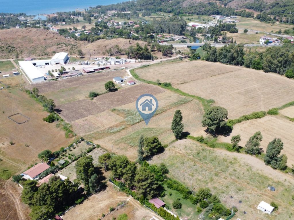 HISARÖNÜNDE DENIZE YAKIN 600M2 İÇINDE SATILIK EV VE ARSASI