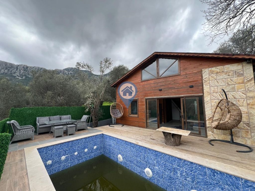 MARMARİS SÖĞÜT MAHALLESİNDE SATILIK HAVUZLU AHŞAP EV