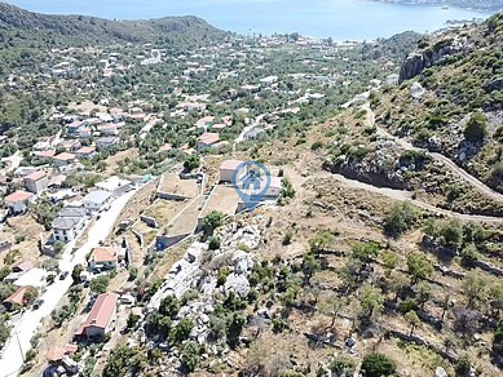 MARMARİS SÖĞÜT KÖYÜNDE YERLEŞİME YAKIN TARLA