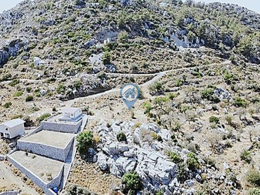 MARMARİS SÖĞÜT KÖYÜNDE YERLEŞİME YAKIN TARLA