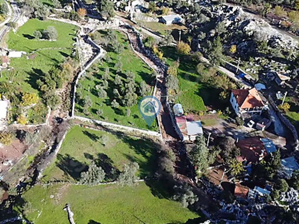 SU GAYRIMENKUL OSMANIYE KÖYÜNDE SATILIK 1 DÖNÜM TARLA