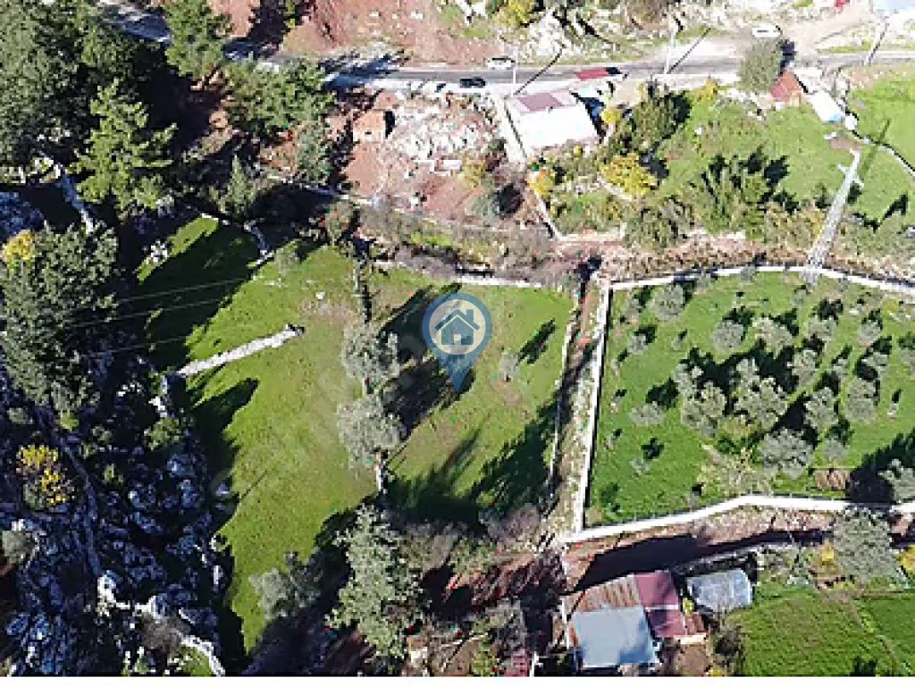 SU GAYRIMENKUL OSMANIYE KÖYÜNDE SATILIK 1 DÖNÜM TARLA