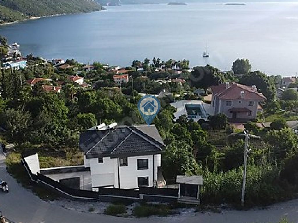 MARMARİS SÖĞÜT KÖYÜNDE DENİZ MANZARALI VİLLA