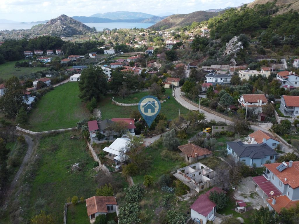 HISARÖNÜNDE İÇERISINDE 2 ADET KARGIR EV İŞLI SATILIK ARSA