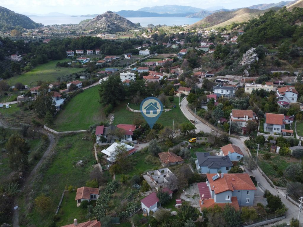 HISARÖNÜNDE İÇERISINDE 2 ADET KARGIR EV İŞLI SATILIK ARSA