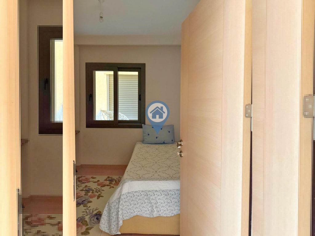 HAVUZLU SİTEDE SAKİN KONUMDA EŞYALI SATILIK 2+1 DAİRE