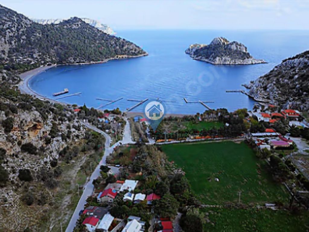 MARMARIS ÇIFTLIK KOYUNDA DENIZ MANZARALI 2400M² SATILIK TARLA