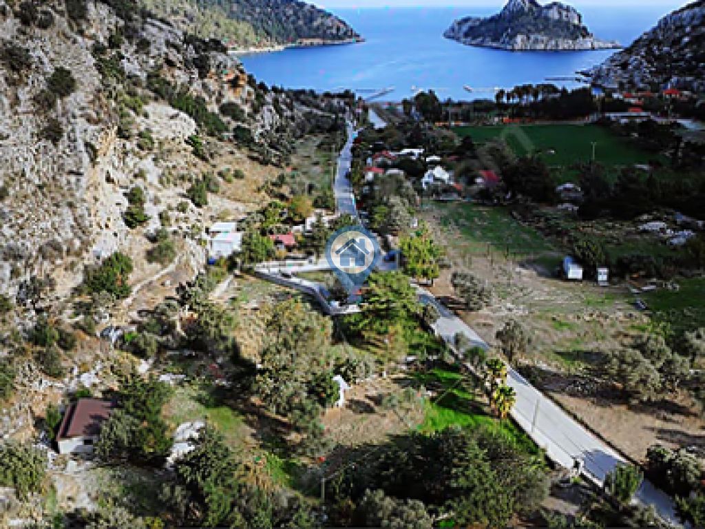 MARMARIS ÇIFTLIK KOYUNDA DENIZ MANZARALI 2400M² SATILIK TARLA