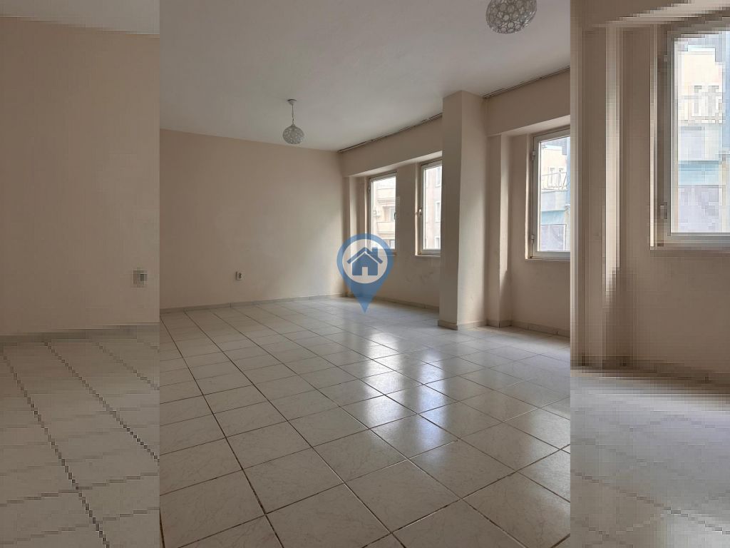 SEVGİYOLU SOKAĞINDA KÖŞE KONUMDA FERAH VE GENİŞ 3+1 DAİRE